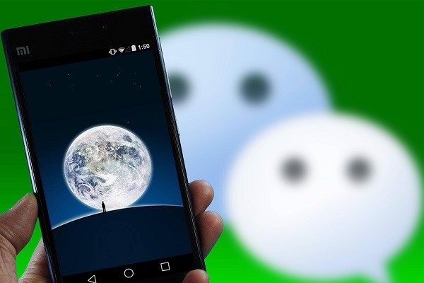 iphone微信朋友圈怎么弄一个虚假的位置_？